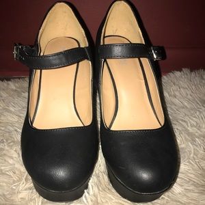 Black wedges